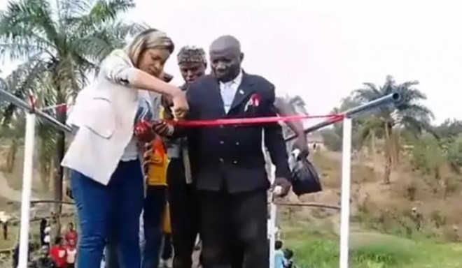 Cây cầu tại Cộng hòa Dân chủ Congo bị sập giữa lúc khánh thành.