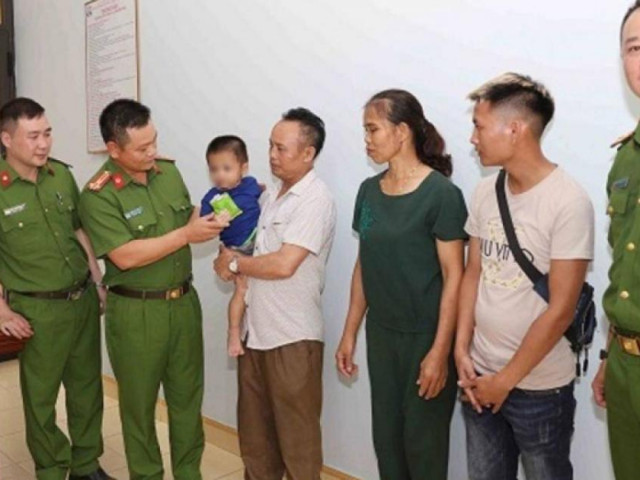 Pháp luật - Bé trai 2 tuổi bị mẹ đem bán đã được bàn giao cho bố đẻ ở Hải Phòng