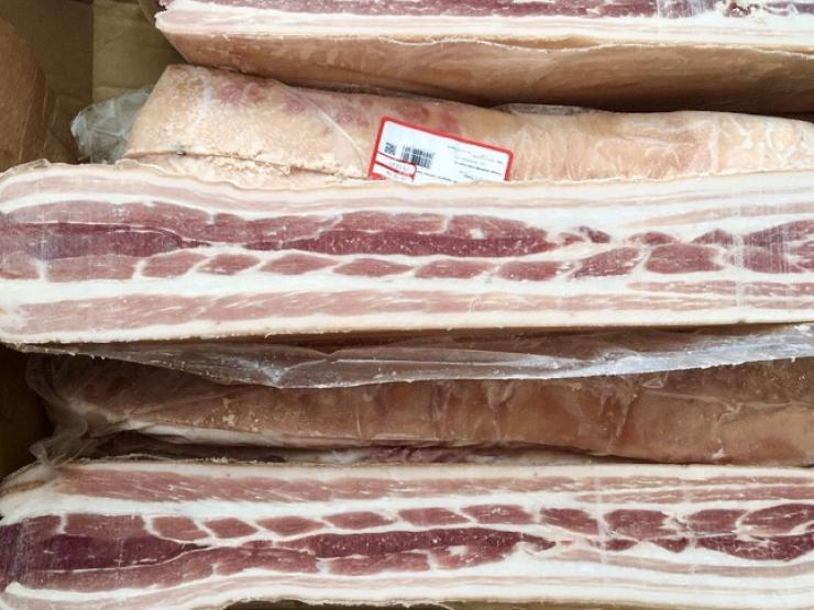 Thịt lợn nhập khẩu về Việt Nam có giá chỉ từ 50 nghìn đồng/kg nhưng vẫn ế