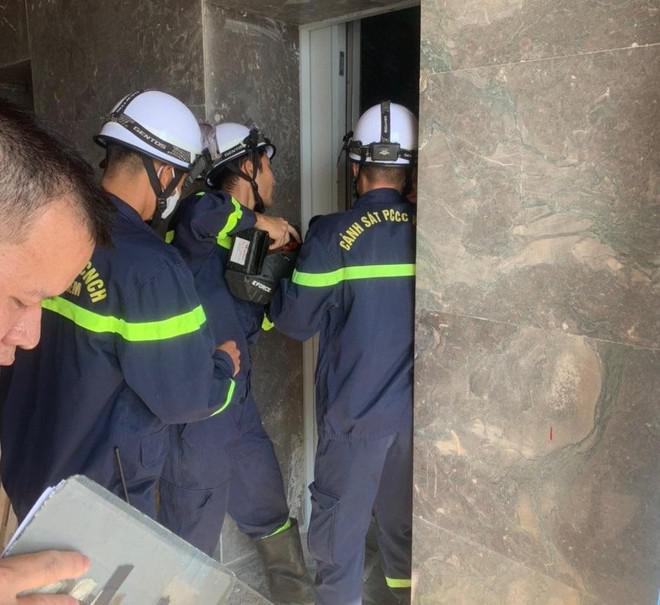Giải cứu 10 người bị mắc kẹt trong thang máy chung cư FLC - 1