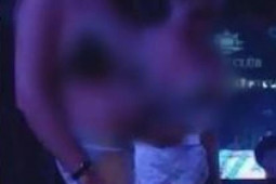 Từ vụ thiếu nữ tố bị xâm hại ở quán karaoke: Cưỡng ép “quan hệ” trái ý muốn bị xử lý thế nào?