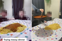 Bạn trẻ - Cuộc sống - Clip: Bà mẹ khoe “bữa tối lộn xộn” và phản ứng không ngờ của các con