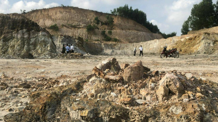 Hoạt động khai thác đất tại mỏ đất Dông Cây Dừa của Công ty Lý Tuấn bước đầu cơ quan chức năng xác định có một số sai sót.
