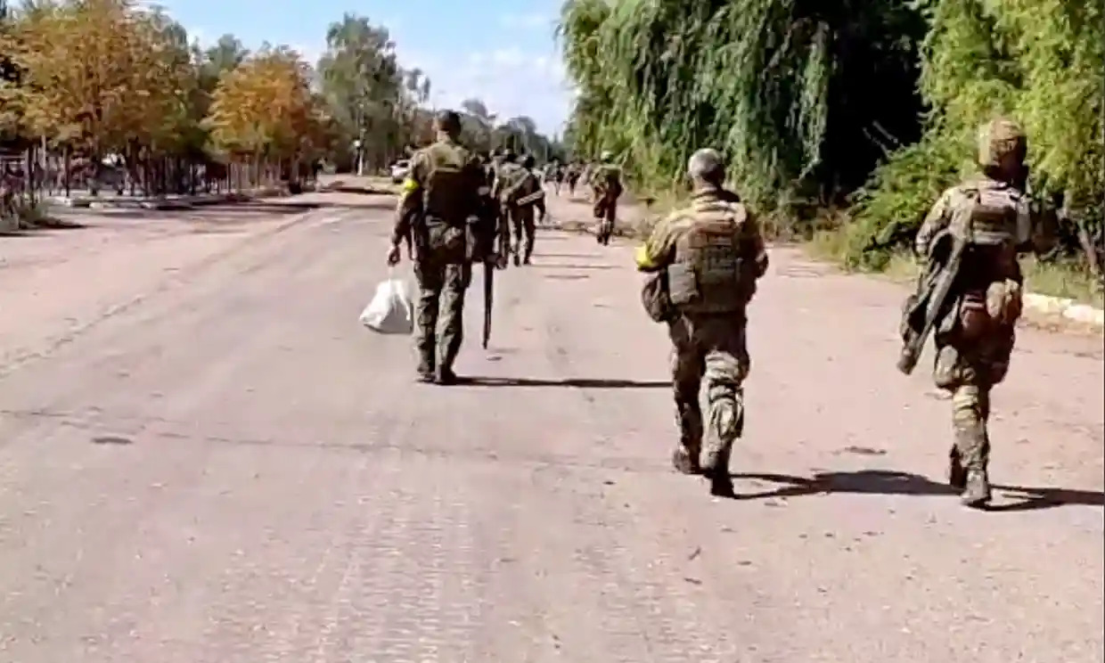 Binh sĩ Ukraine trong chiến dịch phản công ở Kherson (ảnh: CNN)