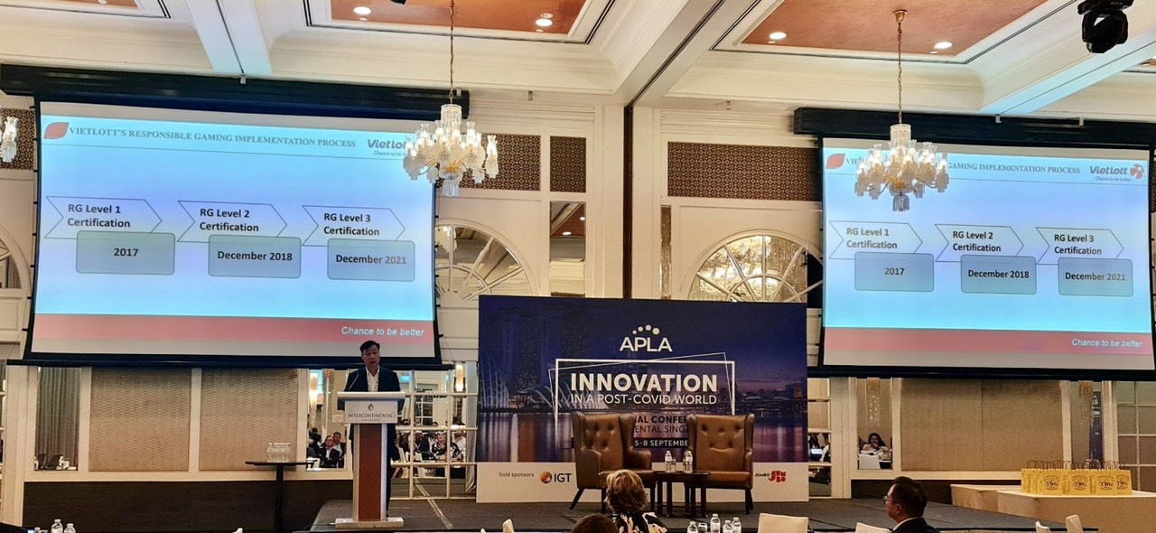 Ông Phạm Quang Huy – Phó Tổng Giám đốc Vietlott chia sẻ, trao đổi kinh nghiệm về những hoạt động mà Vietlott đã thực hiện để đạt Chơi có trách nhiệm cấp độ 3 đến với các thành viên Hiệp hội xổ số Châu Á Thái Bình Dương và các đại biểu tham dự Hội nghị.