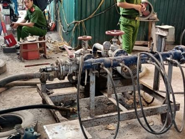Thị trường - Tiêu dùng - Đột kích cở sở sang chiết gas trái phép giữa khu dân cư
