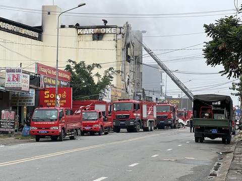 Gần 24 giờ Cảnh sát PCCC-CNCH lăn lộn tại hiện trường vụ cháy để tìm kiếm nạn nhân - 9