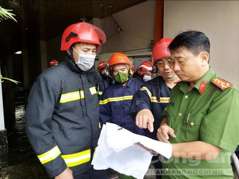 Gần 24 giờ Cảnh sát PCCC-CNCH lăn lộn tại hiện trường vụ cháy để tìm kiếm nạn nhân - 8