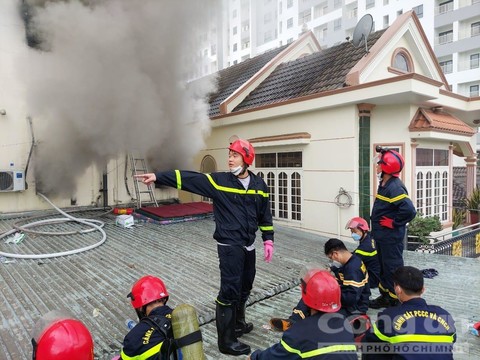 Gần 24 giờ Cảnh sát PCCC-CNCH lăn lộn tại hiện trường vụ cháy để tìm kiếm nạn nhân - 6