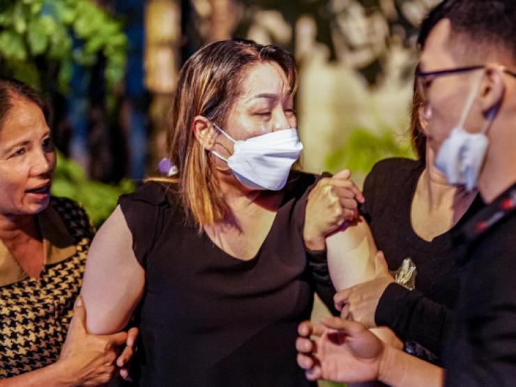 Cháy quán karaoke khiến 32 người tử vong: Trắng đêm nhận diện người thân