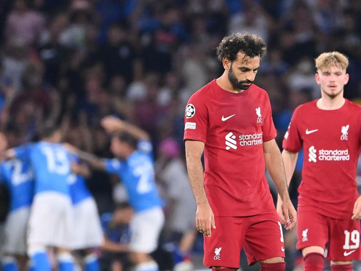 Capello nói Liverpool đáng ra thua 2-7, Ferdinand và Owen chỉ trích “The Kop”