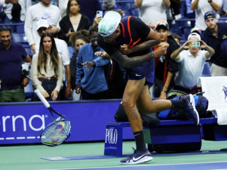 Thể thao - "Trai hư" Kyrgios bị phạt mất 36 chiếc Iphone 14, Rublev khóc ở US Open