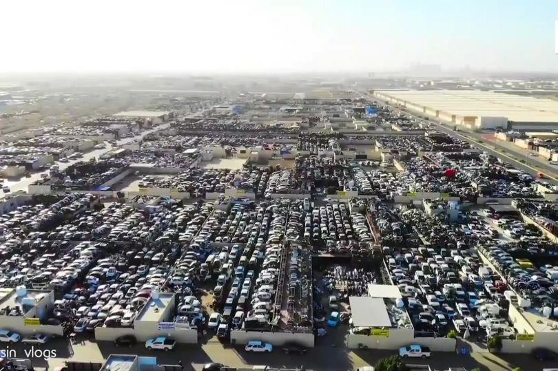 Nghĩa địa xe hơi khổng lồ ở Dubai.