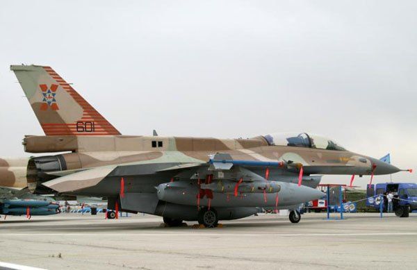 Chiến đấu cơ F-16 của Israel mang tên lửa hành trình Delilah.