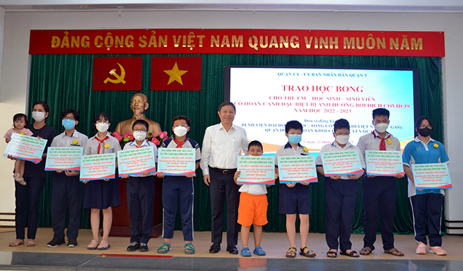 Thăm hỏi và động viên các em học sinh mồ côi vì đại dịch Covid-19 - 2