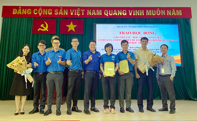 Thăm hỏi và động viên các em học sinh mồ côi vì đại dịch Covid-19 - 4