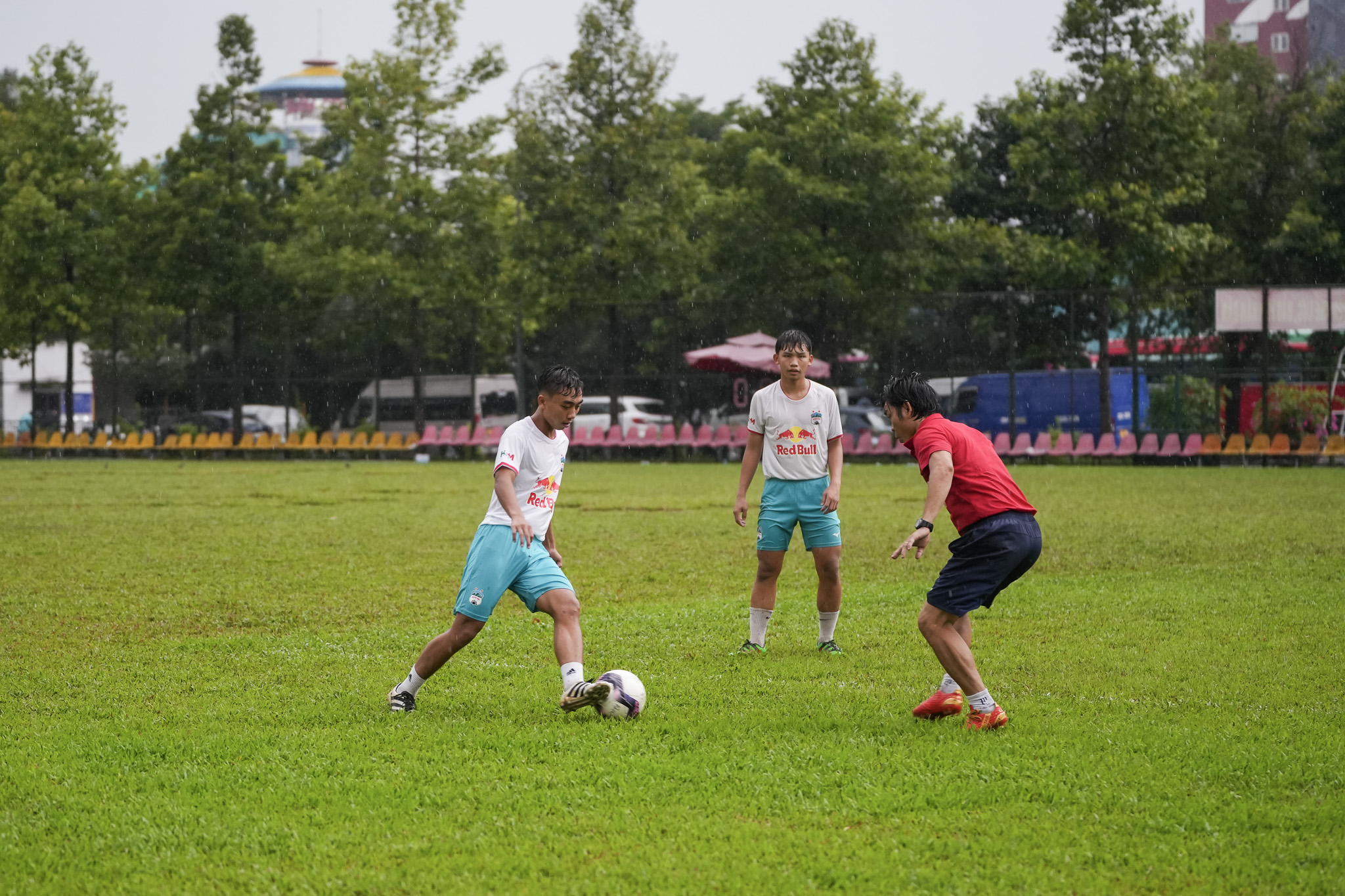 2 tài năng trẻ từ chương trình “Tuyển chọn tài năng bóng đá” do Red Bull và HAGL tổ chức được thi đấu ở Giải U17 Quốc gia - 3