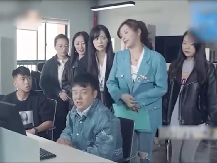 Clip hài hước - Đứng trước kẻ đẹp trai hay tiền tài, các chị em sẽ chọn ai?