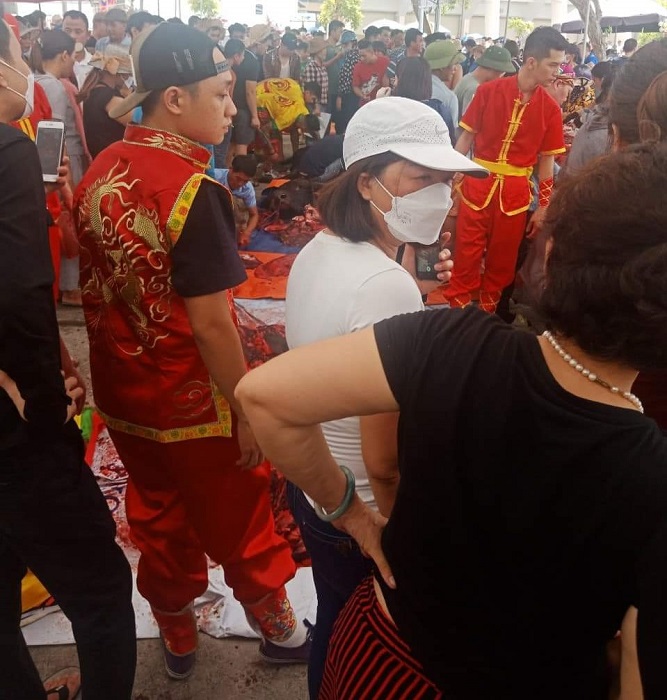 Trâu sau khi tham gia thi đấu được mổ và bán thịt ngay tại lễ hội chọi trâu.