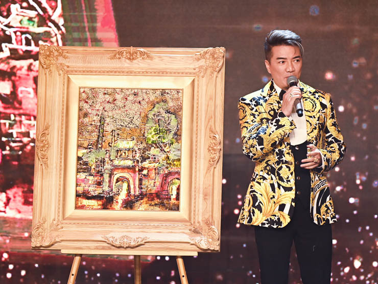 Đời sống Showbiz - Lý do Đàm Vĩnh Hưng hết mình đấu giá bức tranh 16.000 USD?