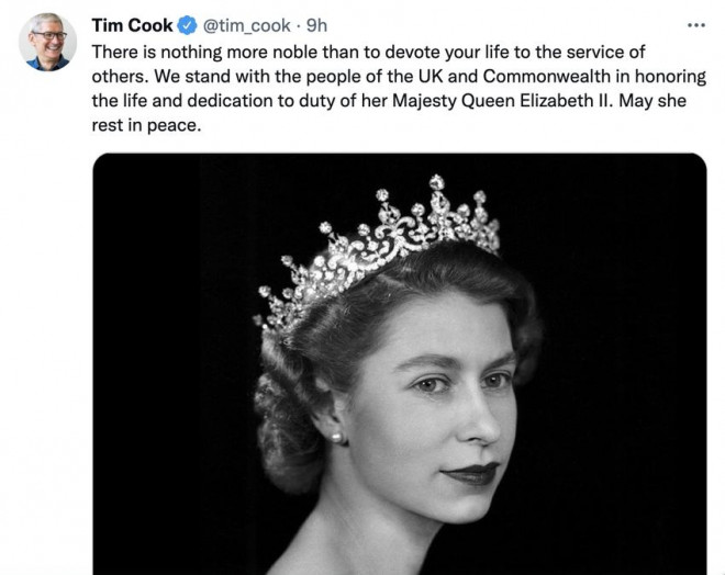 CEO Apple Tim Cook chia sẻ sự tôn vinh dành cho Nữ hoàng trên Twitter.