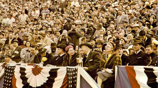 Nữ Hoàng Anh trong một trận bóng đá