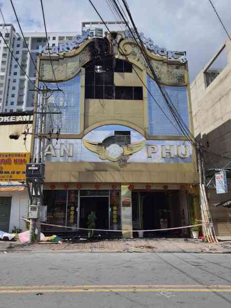 Hiện trường quán karaoke An Phú. Ảnh chụp sáng 9/9, sau 4 ngày xảy ra vụ cháy.