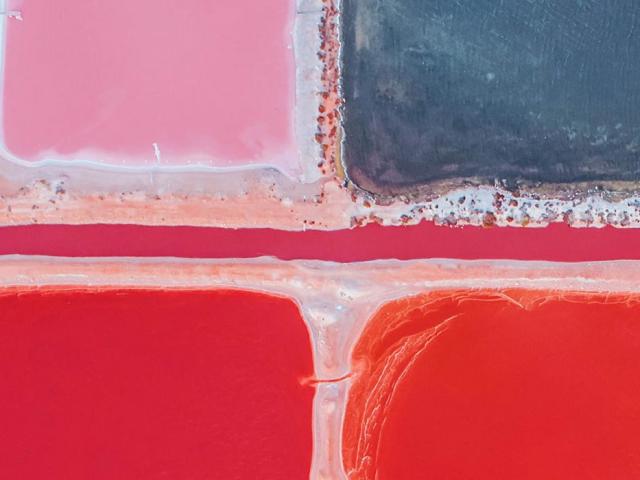 Choáng ngợp trước những hình ảnh tuyệt đẹp về hồ nước có màu hồng nổi tiếng ở Úc