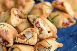 Loại bánh nướng đặc trưng giòn tan, ngậy bùi dậy mùi lá chanh, rất thơm ngon mà chỉ Hà Nội mới có