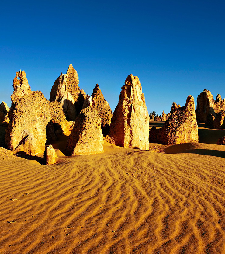 Hàng ngàn cột đá kỳ lạ trong sa mạc, cảnh tượng ngoạn mục hiếm có - 3