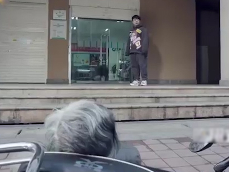 Clip hài hước - Lý do khiến cho con người thời nay ngày càng "vô cảm"!