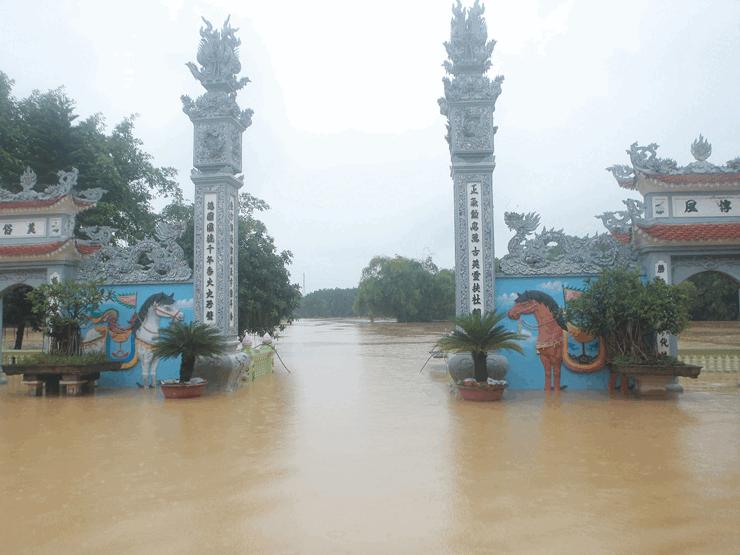 Tin tức trong ngày - HN: Lũ đổ về, người dân không dám ngủ vì sợ nước dâng bất chợt