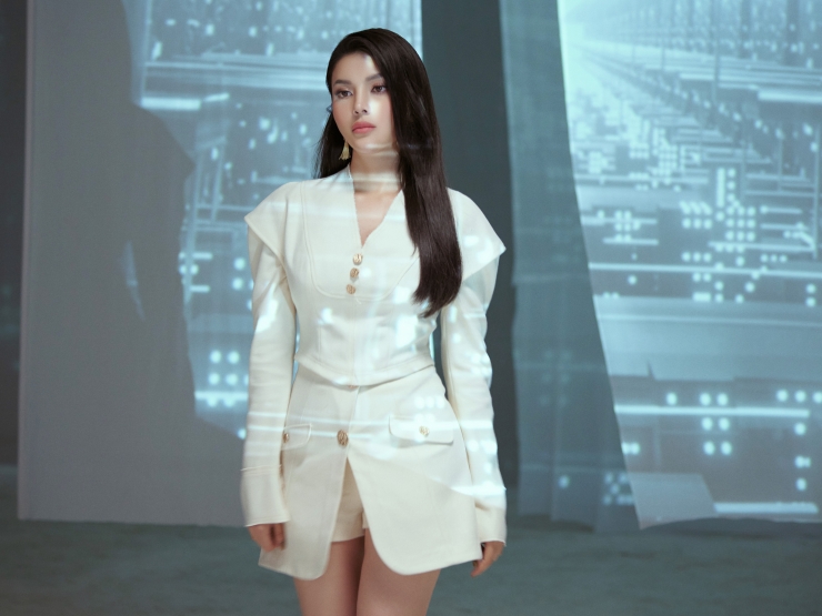 Ca nhạc - MTV - Lily Chen: “Tôi không mua phấn bán hoa, tôi yêu nghệ thuật”