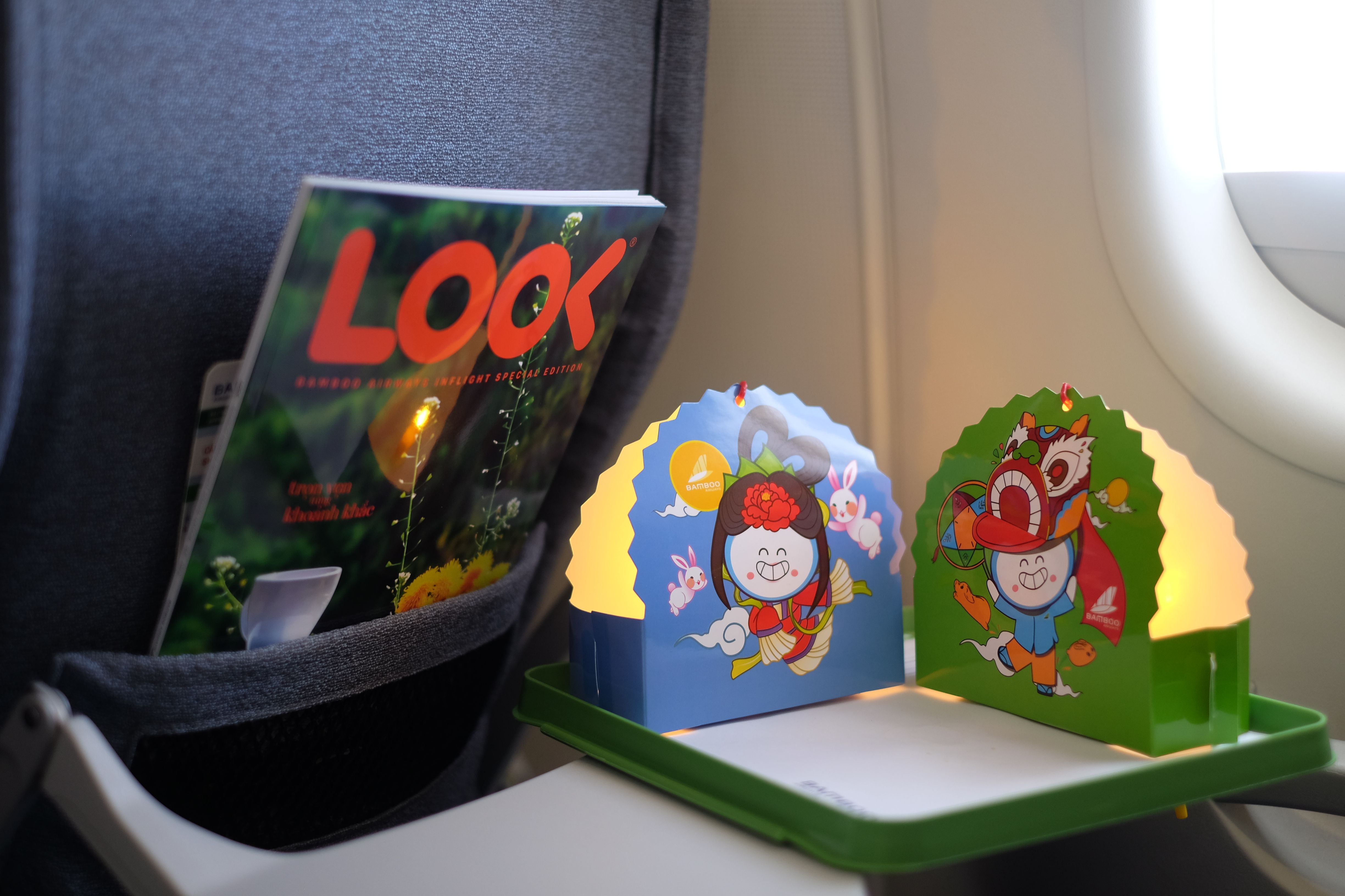 Nhân dịp Trung Thu truyền thống 2022, Bamboo Airways triển khai tặng hàng nghìn chiếc đèn lồng ngộ nghĩnh cho toàn bộ hành khách nhí trên tất cả các chuyến bay quốc tế và quốc nội ngày 10/9/2022, nhằm tri ân hành khách đã lựa chọn đồng hành cùng hãng và mang tới niềm vui bất ngờ cho các em nhỏ.