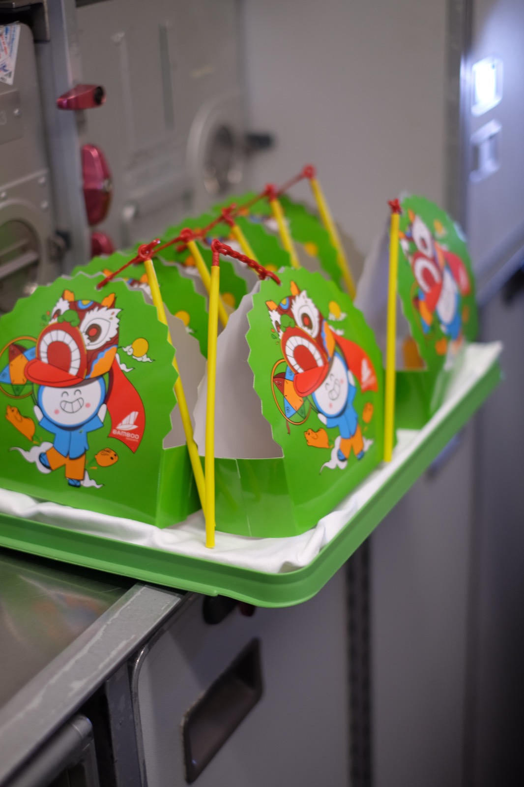 Mừng Trung thu 2022, Bamboo Airways còn tung ưu đãi hấp dẫn: giảm ngay 25% giá vé cơ bản cho các nhóm 2-3 khách và giảm 33% cho nhóm từ 4 khách mua vé các hạng Economy Saver và Economy Saver Max trong giai đoạn từ nay tới hết 15/9.