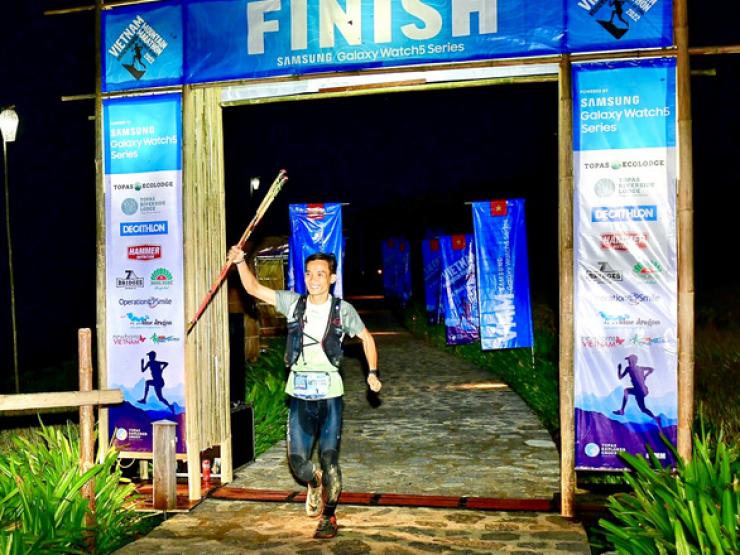 Thể thao - Kỷ lục chưa từng thấy: "Siêu nhân" Quang Trần chạy 160km chưa đầy 1 ngày