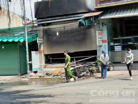 Cháy cửa hàng lúc rạng sáng, 5 người trèo qua nhà hàng xóm thoát thân - 3