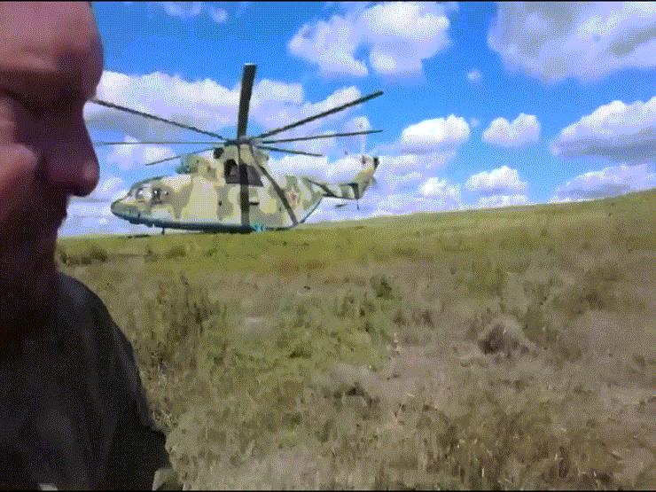 Video: Nga điều siêu trực thăng Mi-26 chi viện cho chiến trường Kharkiv