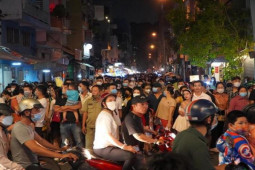 Tin tức trong ngày - Dòng người đổ ra đường đêm trung thu, trung tâm TPHCM đông nghẹt