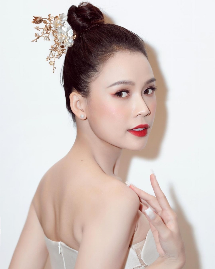 Bên cạnh tài năng, không thể phủ nhận ngoại hình xinh đẹp cũng là lợi thế giúp Sam thu hút được sự quan tâm của công chúng.
