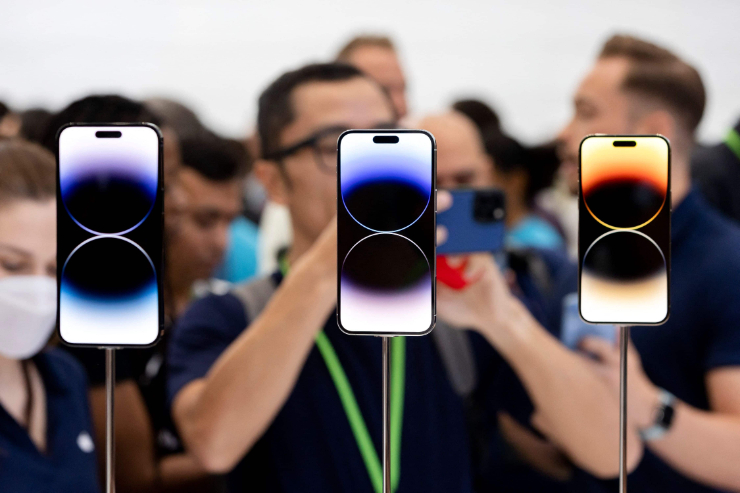 iPhone 14 Pro Max được trang bị các tính năng như phát hiện va chạm&nbsp;và tính năng SOS khẩn cấp qua vệ tinh.&nbsp;Tính năng phát hiện tai nạn cho phép iPhone tự động phát hiện một vụ tai nạn ô tô và quay số dịch vụ khẩn cấp ngay cả khi người lái xe bất tỉnh.
