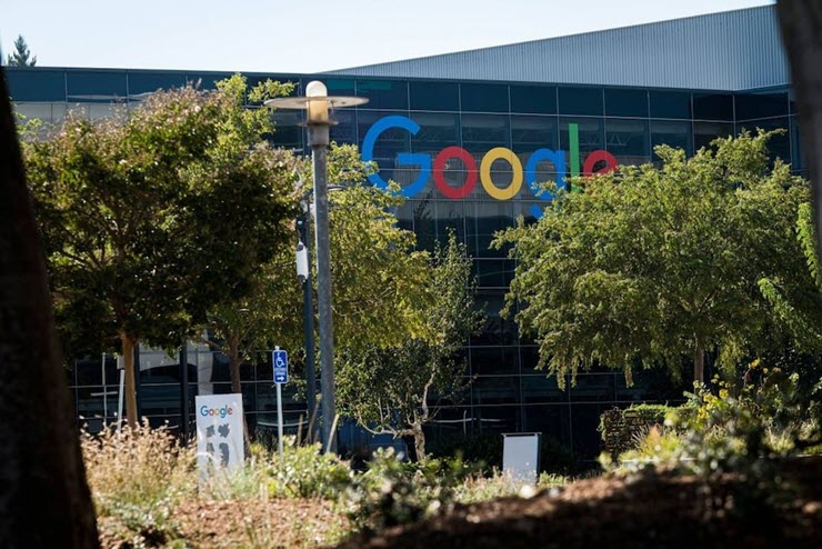 Google bị cáo buộc bỏ tiền mua sự độc quyền cho công cụ tìm kiếm của hãng.