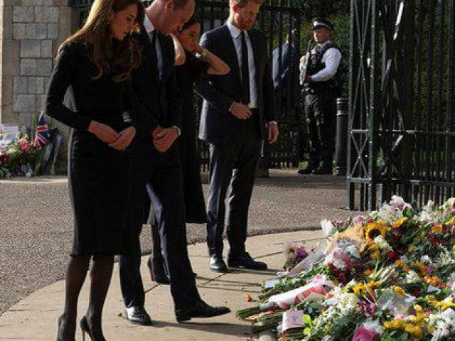 Thế giới - Nữ hoàng Elizabeth II băng hà: Điều bất ngờ bên ngoài lâu đài Windsor