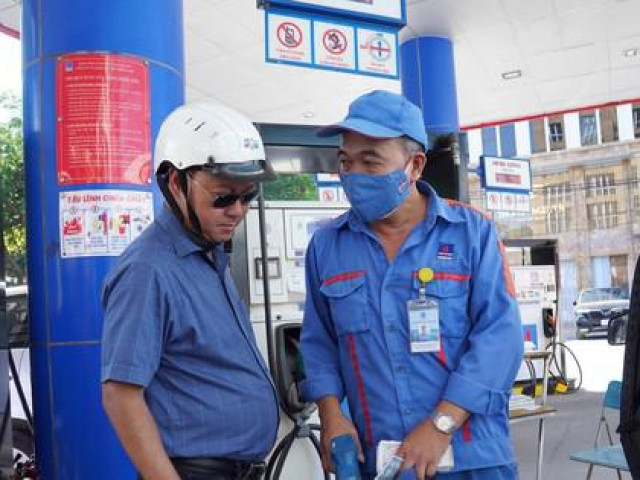 Thị trường - Tiêu dùng - Xăng dầu sẽ đồng loạt giảm giá mạnh vào ngày mai