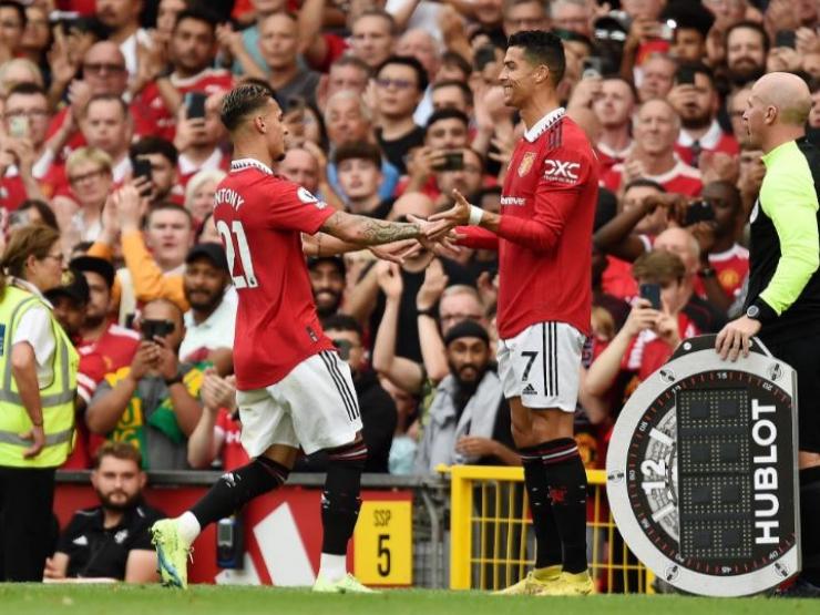 Bóng đá - Antony khen Ronaldo trí óc phi thường, tin MU bùng nổ sau trận thua sốc