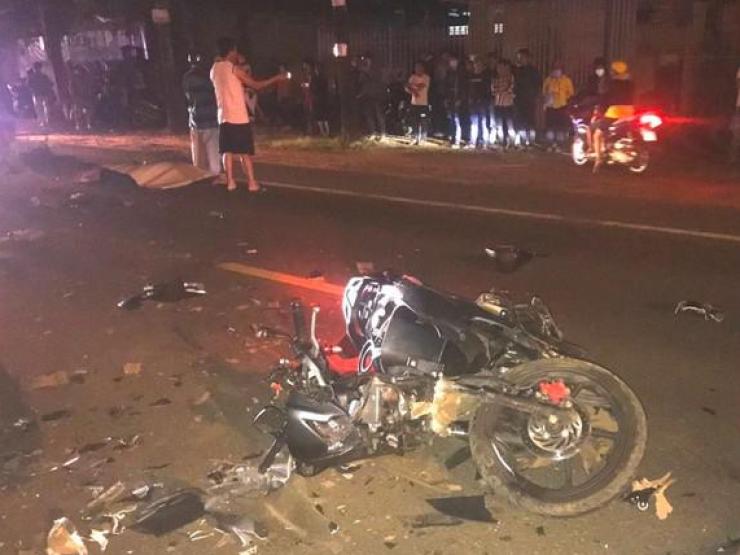 Tin tức trong ngày - Va chạm khi đi xe máy ngược chiều, 2 thanh niên tử vong tại chỗ