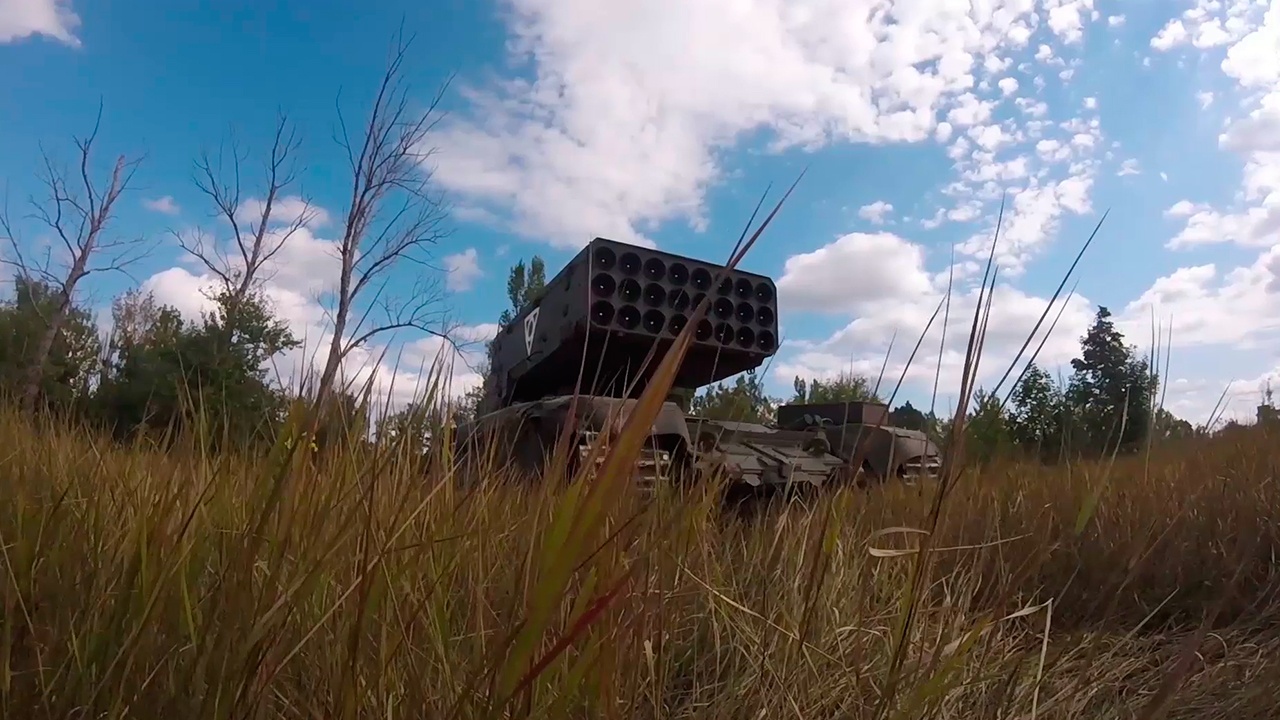 Pháo phản lực TOS-1A tham gia giao tranh ở Kharkiv.