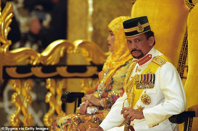 Quốc vương Bolkiah lên nắm quyền từ năm 1967.