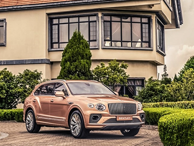 Xe SUV siêu sang Bentley Bentayga EWB có giá bán hơn 18 tỷ đồng tại Việt Nam - 1