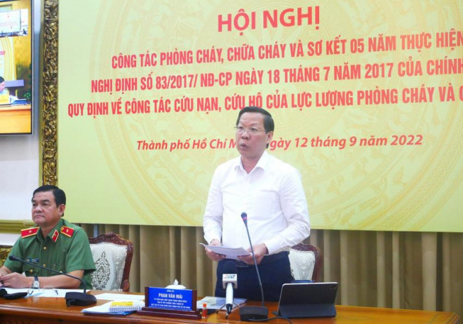 Chủ tịch UBND TP.HCM Phan Văn Mãi phát biểu tại hội nghị trực tuyến. Ảnh: TUYẾT DÂN